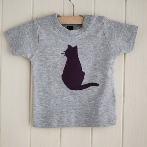 Grey melange baby t-shirt featuring an aubergine coloured cat design. Cat is sitting upright. T-shirt has poppers on the shoulder for easy wear.- isabee.co.uk 
